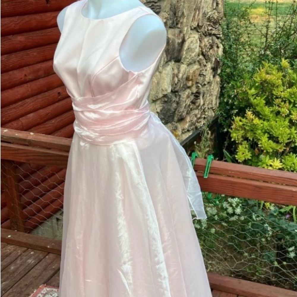Roberta di Camerino soft blush pink formal dress with ribbon belt size 7/8
